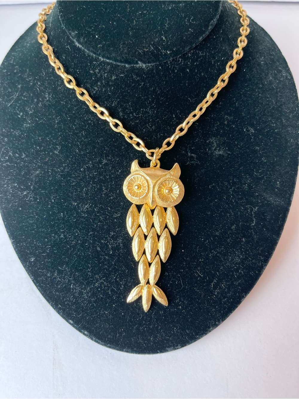 Vintage Avon Owl Necklace Gold Tone 70’s